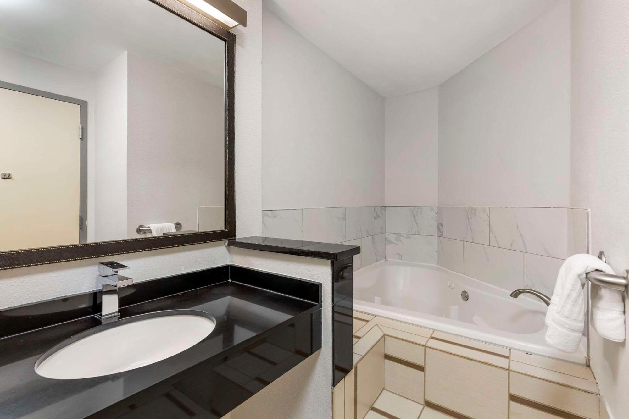 Comfort Inn & Suites Akron South Екстер'єр фото