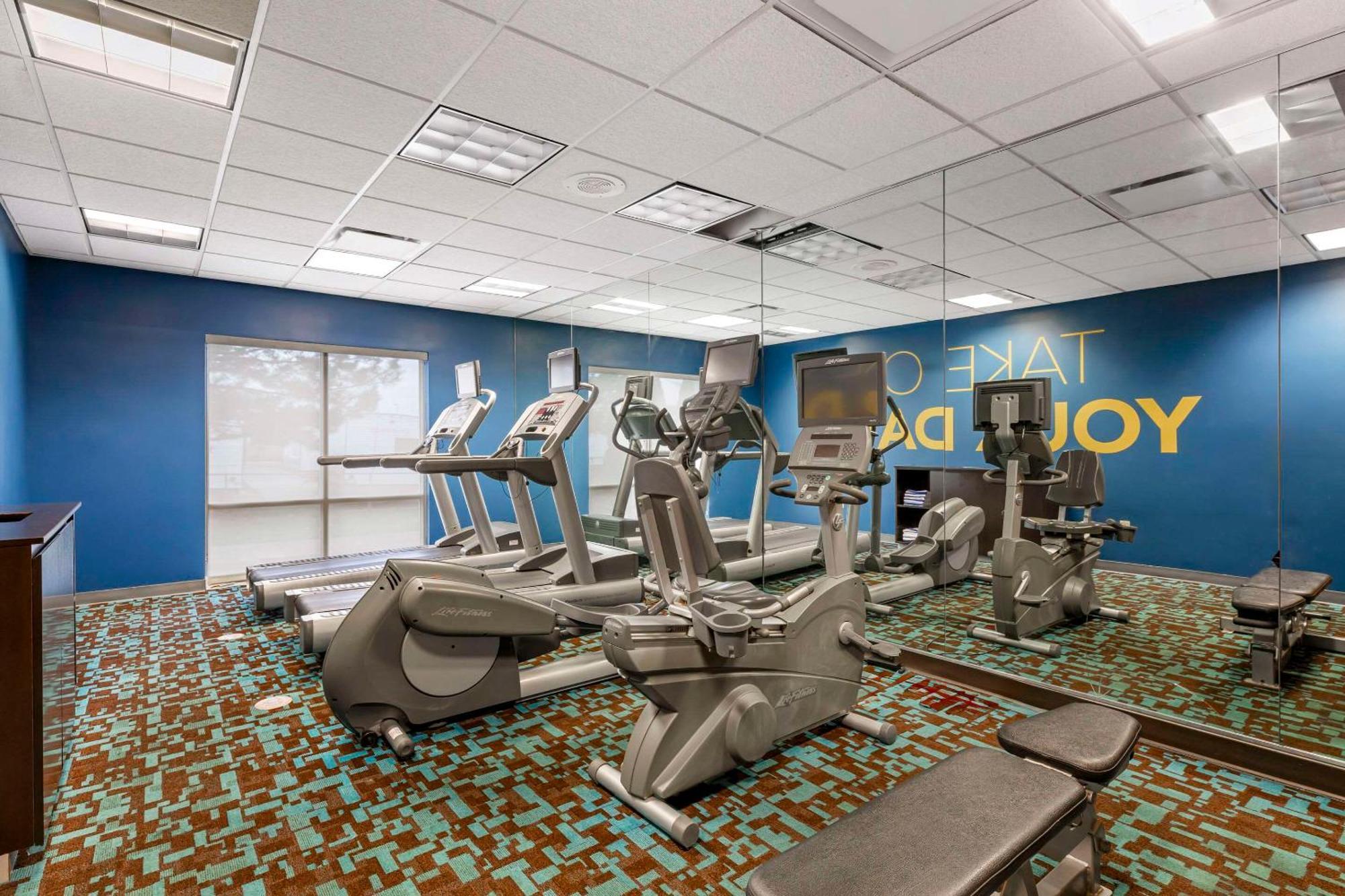 Comfort Inn & Suites Akron South Екстер'єр фото