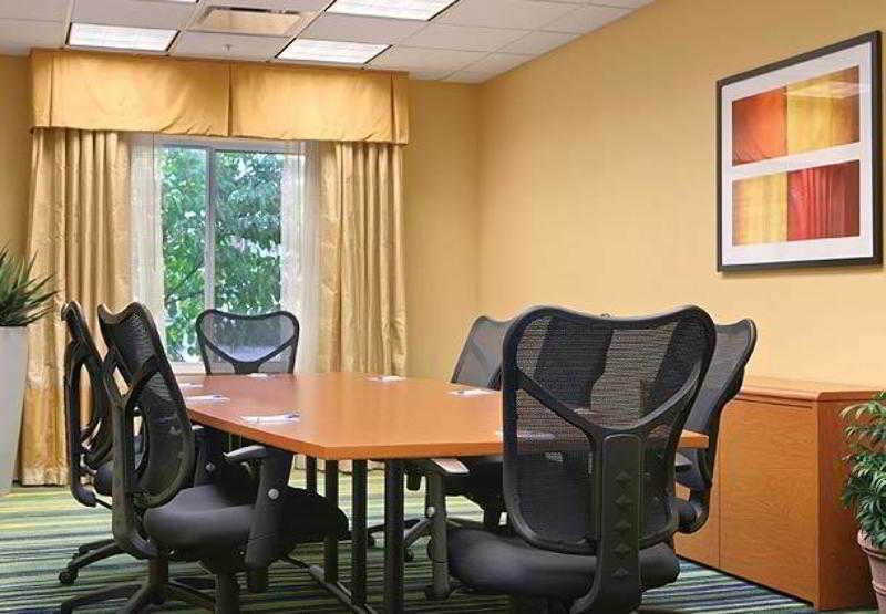 Comfort Inn & Suites Akron South Зручності фото