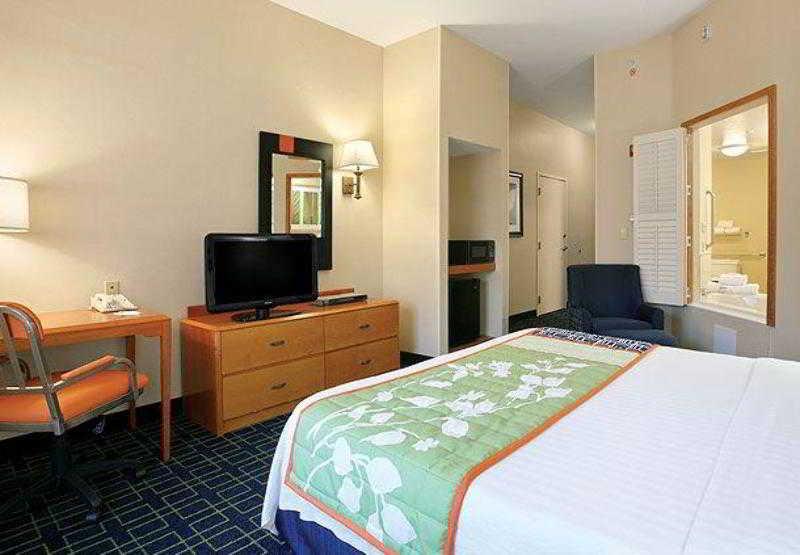 Comfort Inn & Suites Akron South Номер фото